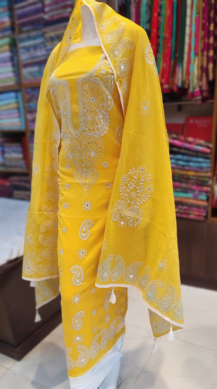 Lakhnow Three Piece - Image 4